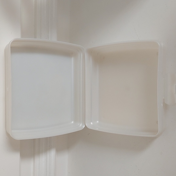 Tupperware: Disney Cinderella Sandwich Keeper, Hologram, 3752A-1 - Picture 3 of 4